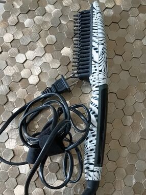 Zebra-Pattern Electric Hair Straightening Brush - Black and White